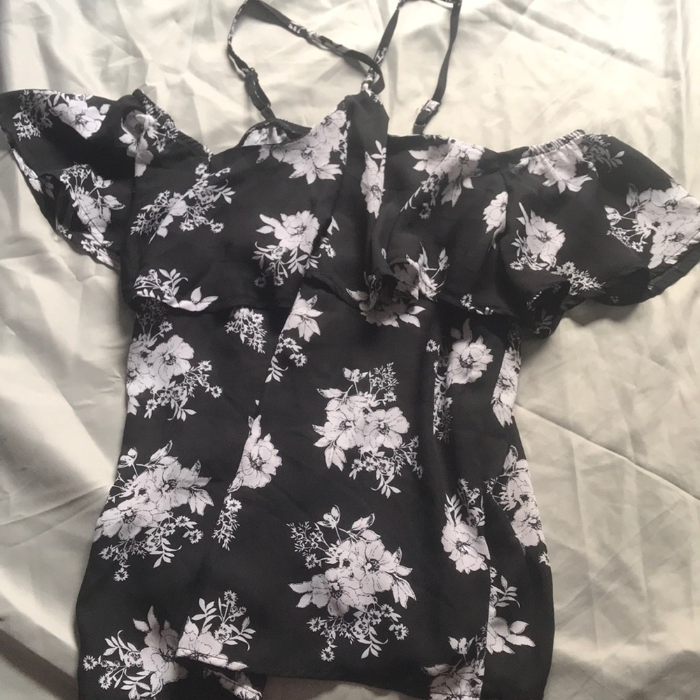 Small off/on shoulder blouse